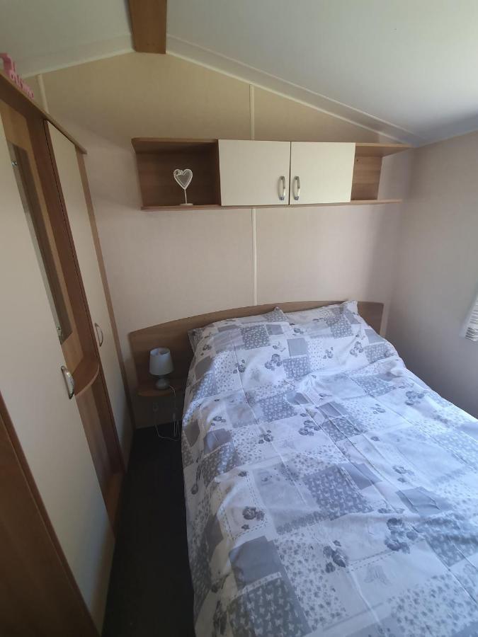 Вилла Blackmoor Farm - Caravan 3 Ludchurch Экстерьер фото