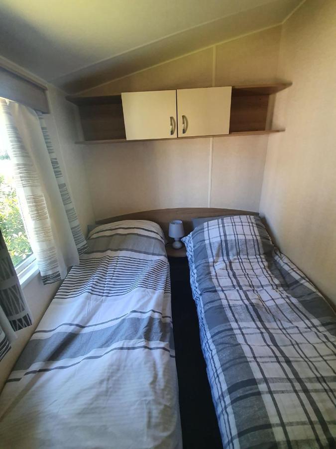Вилла Blackmoor Farm - Caravan 3 Ludchurch Экстерьер фото